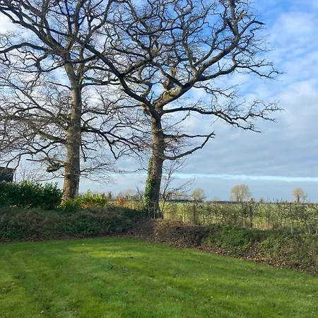 The Coach House شقة